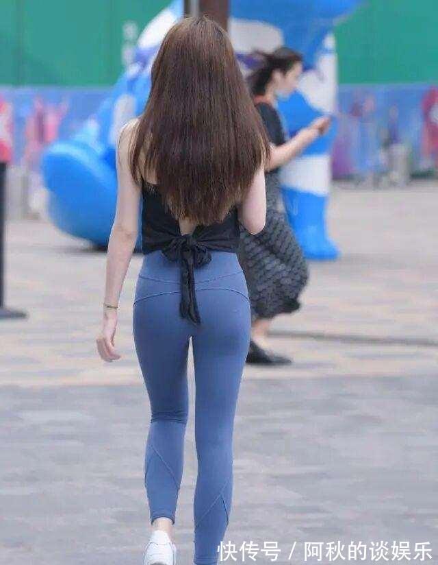 半身裤|凹凸紧致的打底裤美女，让造型显得时髦不单调，颜值过人