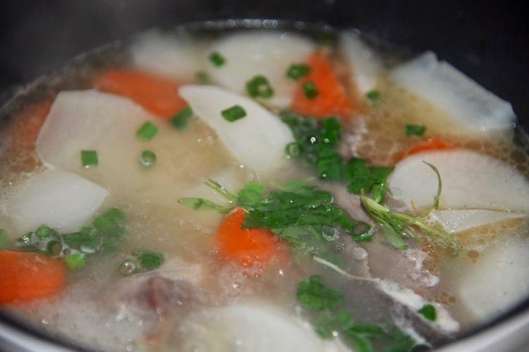 白胡椒粉|白萝卜搭配羊排骨一起煲汤，鲜美滋补营养高，天冷要常喝