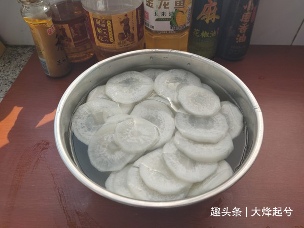 白萝卜|萝卜酿肉的家常做法,口味清爽鲜香,口感滑嫩,真是色香味俱全