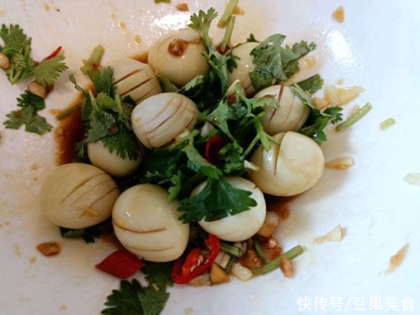 简单省事懒人菜凉拌鹌鹑蛋,一次就上瘾