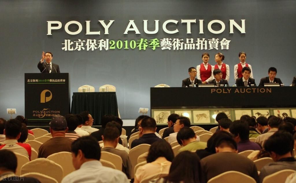 老汉到农民家瞟见“烟灰缸”,用2包烟顺走,最终拍出180万天价