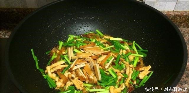 今天做道下饭菜韭菜炒豆干,鲜香美味,Q弹有嚼劲,超级下饭