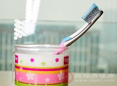 口臭|口臭怎么办 常吃蔬菜能治疗这个病