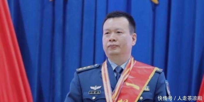 飞行员37秒3次避开居民区,国家授予一等功