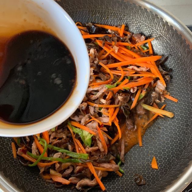 炒肉时,不能加3样调料,很多人爱加,难怪总粘锅,还没“肉味”