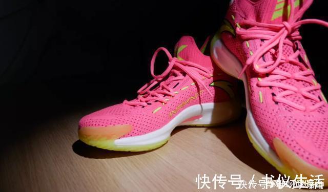 优点 小体重打球该买什么鞋看完这期节目你全都知道了!