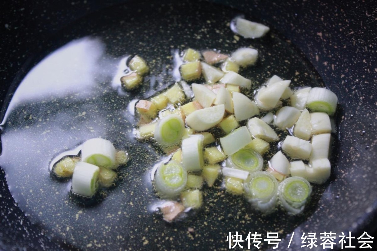 泡豇豆|只要吃一口就会爱上的一道菜，牛肉滑嫩不柴，香辣下饭