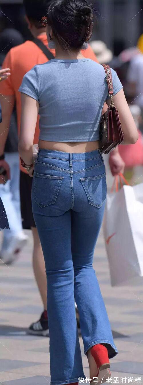 气质 浅蓝色t恤配直筒牛仔裤,显高显瘦,展现出高挑迷人的优雅气质。