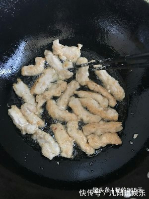猪肉最好吃的做法,外焦里嫩,酸甜可口,一次可以吃一大盘
