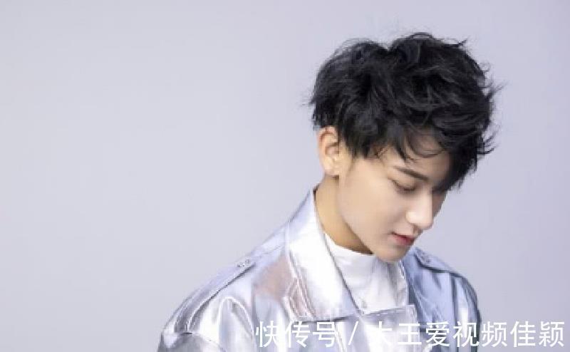 打工|黄子韬与节目组谈崩，退出中国潮音录制，原来是档期冲突了