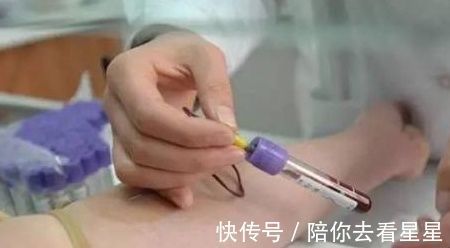 儿童|孩子睡觉踢被子,除了因为热,这种原因家长也要重视,别影响发育