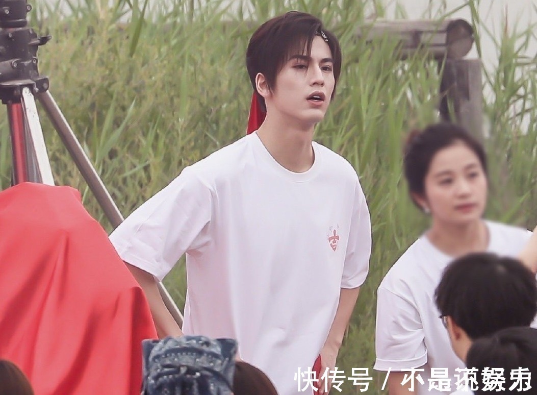 翟潇闻|《天官赐福》定妆照公开！站姐晒路透图被骂，粉丝都不敢认领