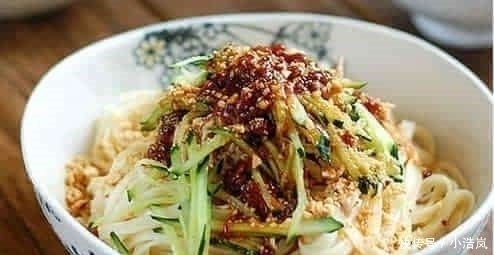 大厨教你一个万能“凉拌汁”,牢记关键的“这一步”,拌啥都好吃