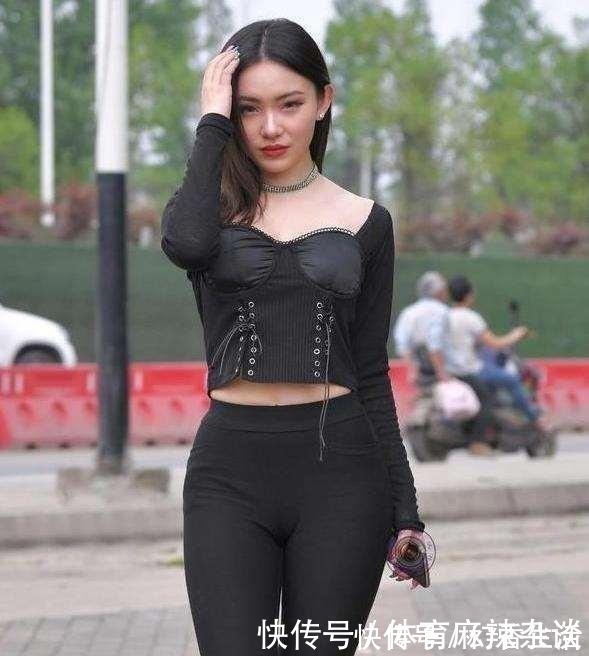 气质 穿上打底裤展现干净利落的气质美,优雅不失别致美感