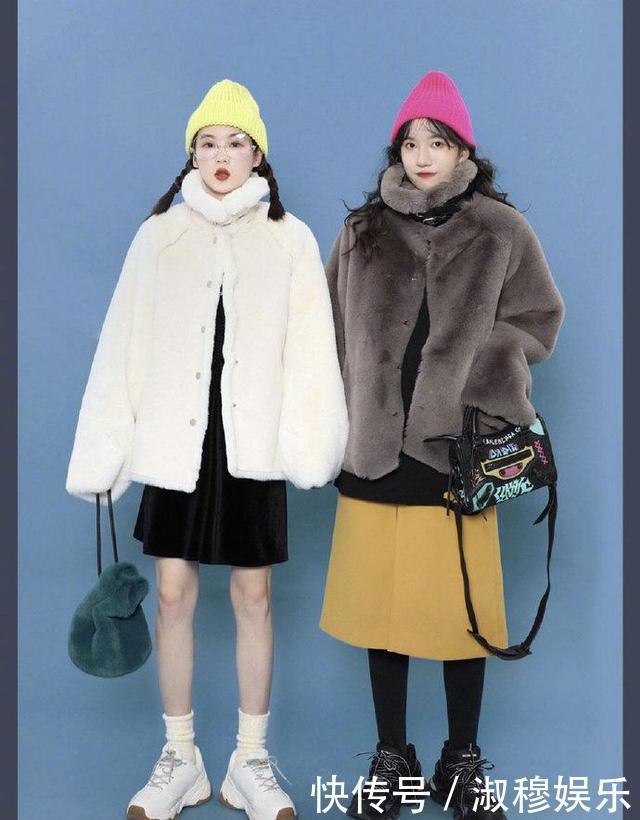 很有个性的闺蜜穿搭,过年就要鲜艳的服装,看着都觉得心情好