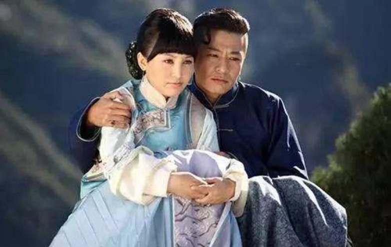 父亲|丈夫戴孝期间,妻子怀孕,丈夫:去打掉,我要守孝!结果一生无子