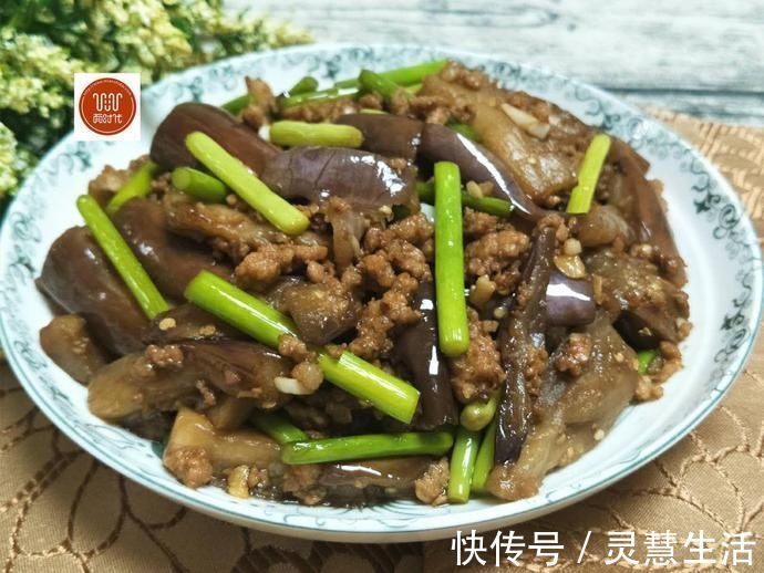 茄子最好吃的做法,这样炒省油不油腻,秒杀红烧茄子,做法还简单