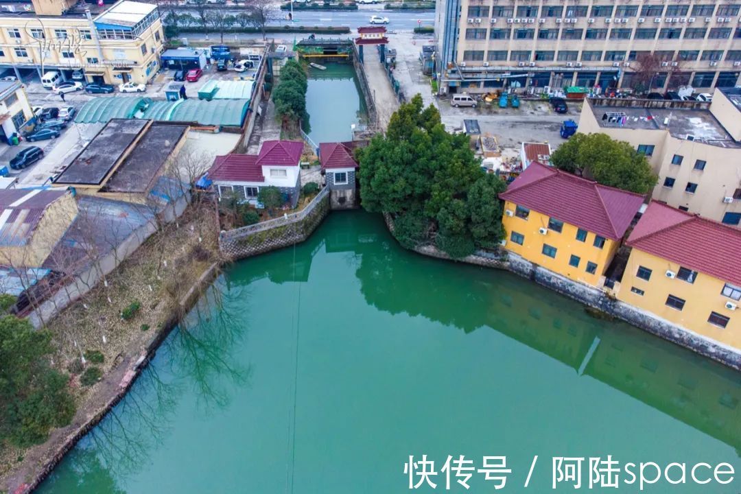 地铁4号线|在郊外,于无数酒店中间竟然发现一座禅寺,可见杭州佛文化之源远流长