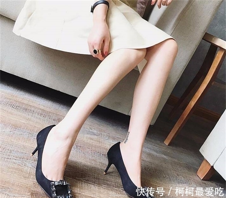 身材 黑色经典款高跟鞋,展现出婀娜多姿的身材