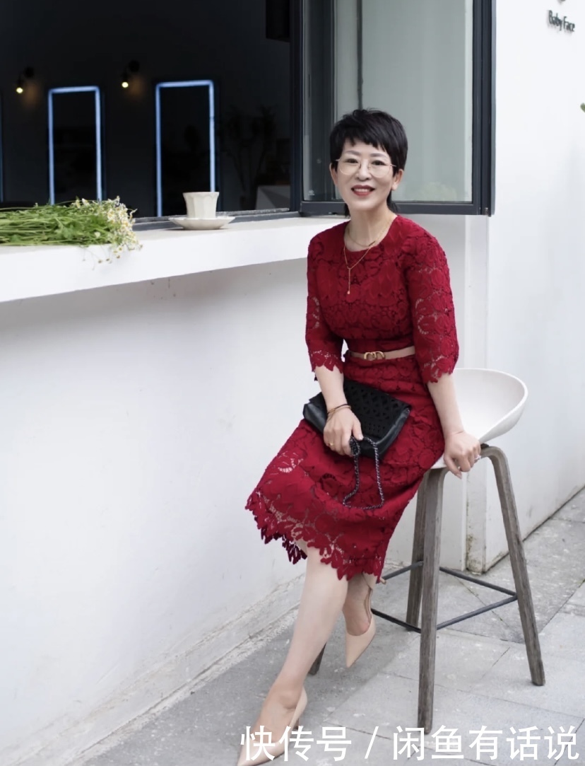 蕾丝|五六十岁才不是黄脸婆,瞧瞧这位日本主妇的穿搭,简单却优雅大气