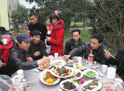 消失|农村酒席“酒文化”消失?酒席上白酒啤酒都成了摆设,为啥呢?