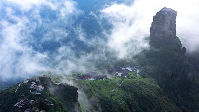 国内最险峻的3座寺庙，高到离谱看着就会腿软，胆子再大也不敢上