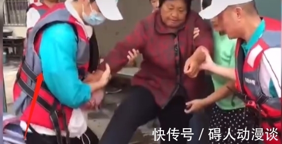 奥尼尔|王一博钱枫用同款水杯喝水，钱枫喝水像奥尼尔，王一博秒变小朋友