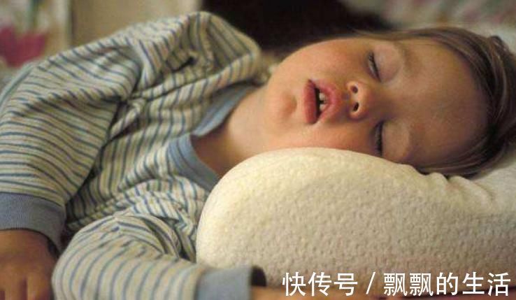 小孩子|睡姿影响颜值,除了“张嘴睡”之外,这几种睡姿也会导致娃变丑