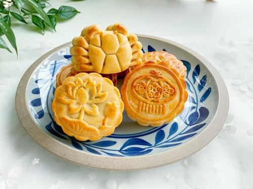 高筋面粉|中秋将至，学会了这款全家喜欢的月饼，香甜可口，过节不用买了
