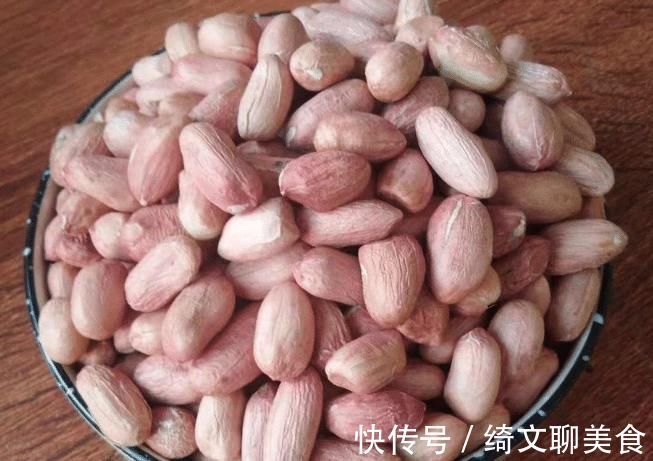 买花生时，挑红皮的还是白皮的？商贩说漏了嘴，以后别再乱买了