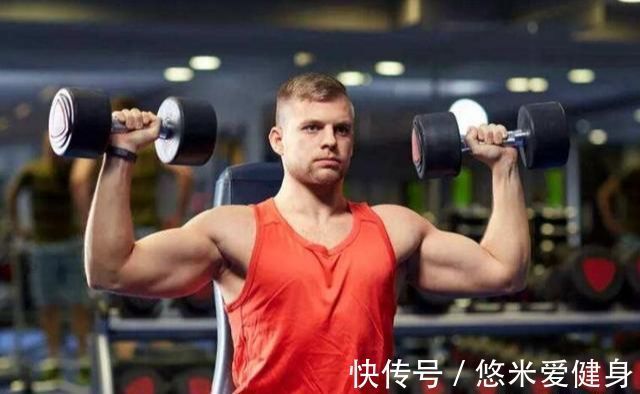 哑铃|溜肩的人适合练引体向上吗?