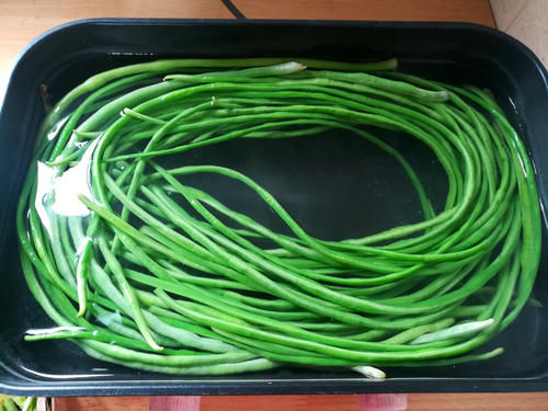 簸箕|这蔬菜1元1斤,晒干比新鲜的好吃,我家每年晒几十斤,炒肉吃最香