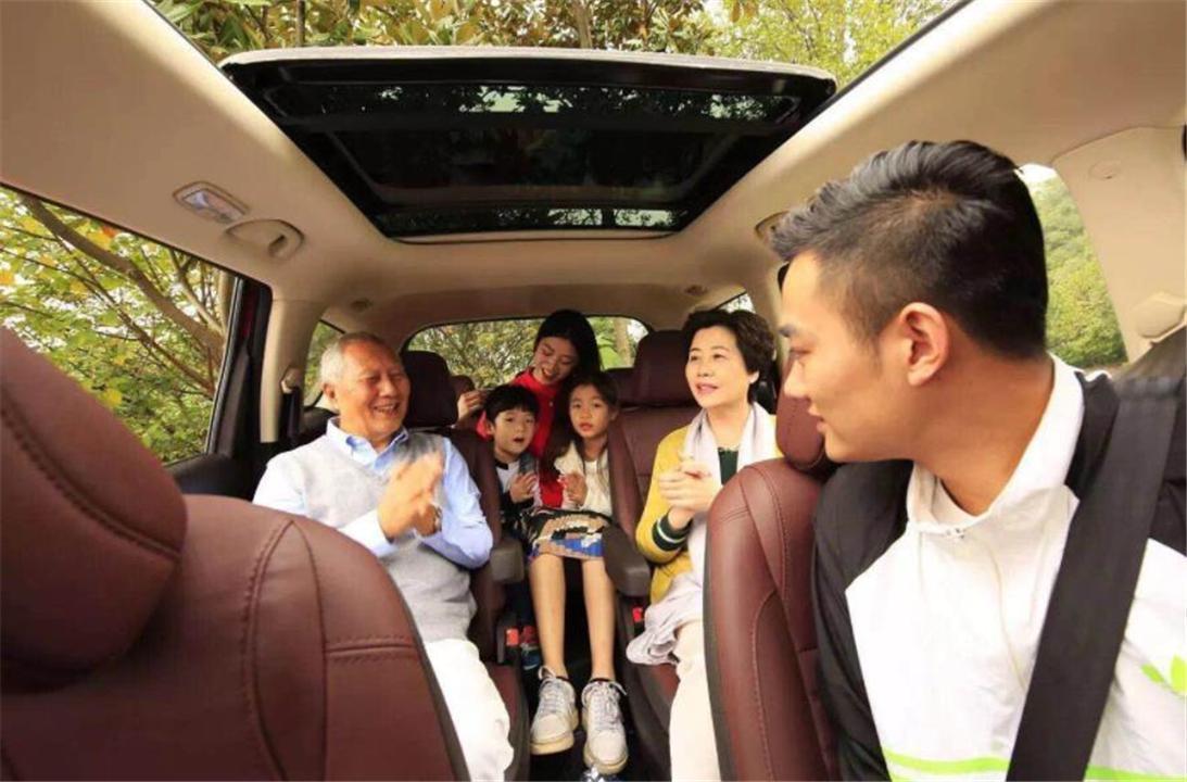 二胎家庭|5岁女儿和爸爸商议把弟弟“卖掉”,爸爸听到理由后,哭笑不得