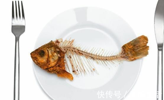 鱼刺|大家肯定都有过吃鱼被鱼刺卡住的情况吧!5个小妙招教你缓解!