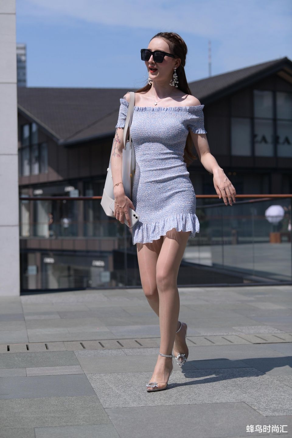 时尚裙子让她美丽升级，美得更有档次，看一眼便会朝思暮想