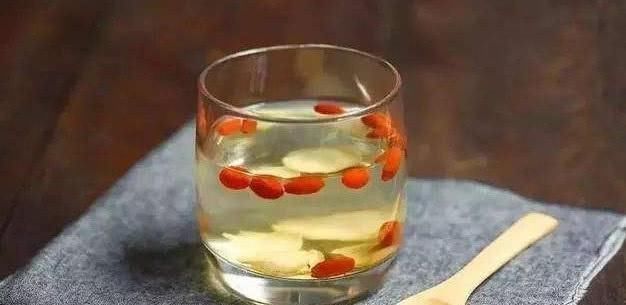 枸杞|枸杞和它一起泡水喝,保肝护肝,明目降压,老年人和熬夜者要常喝