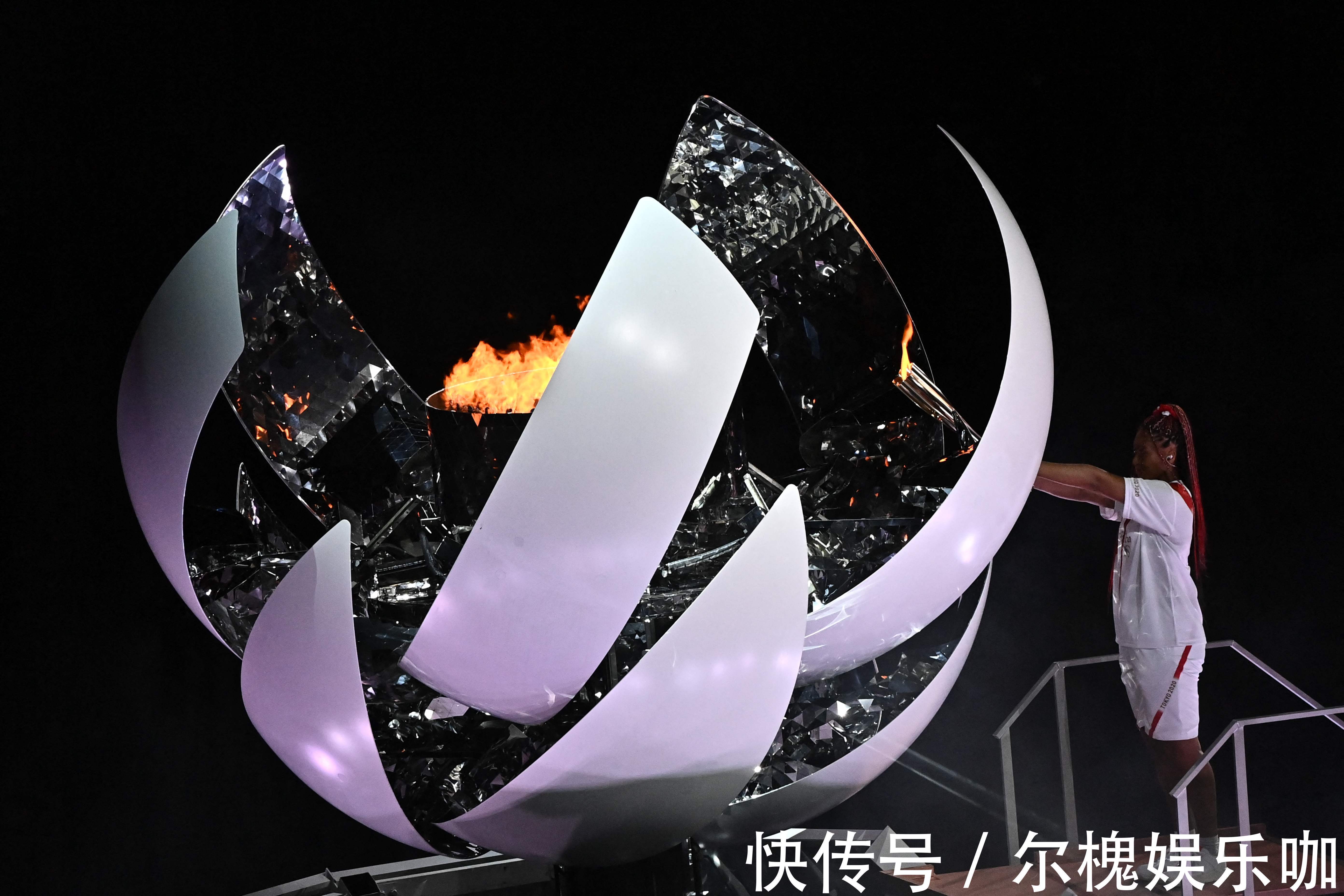 四大满贯|东京奥运主火炬手出局！大坂直美爆冷输球，无缘女网八强