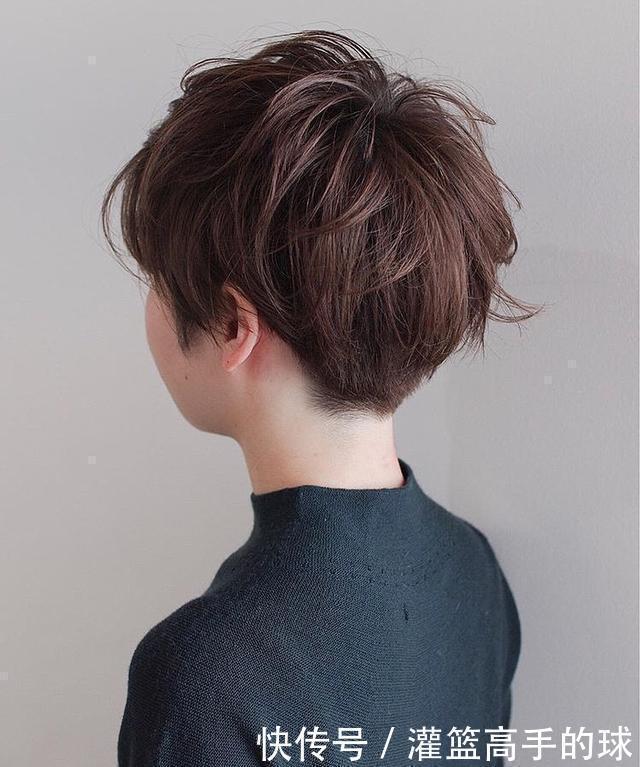 满头 女人过了40岁发型这样剪,时尚利落又洋气,显小10岁都不止