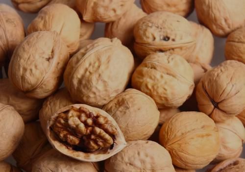 杨梅杨梅|人到中年想长寿,不妨坚持吃3种食物,美容养颜、滋补身体!