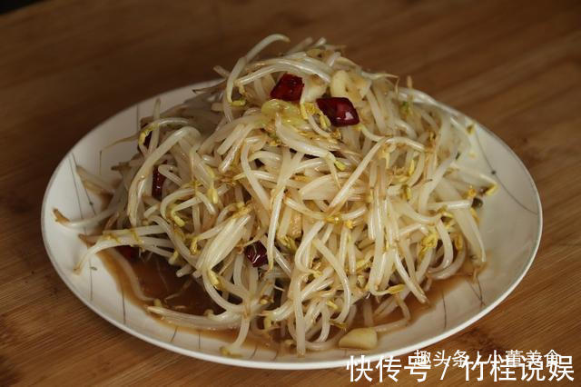 炒豆芽时，有人焯水有人直接炒，做错这一步，豆芽不脆不爽口