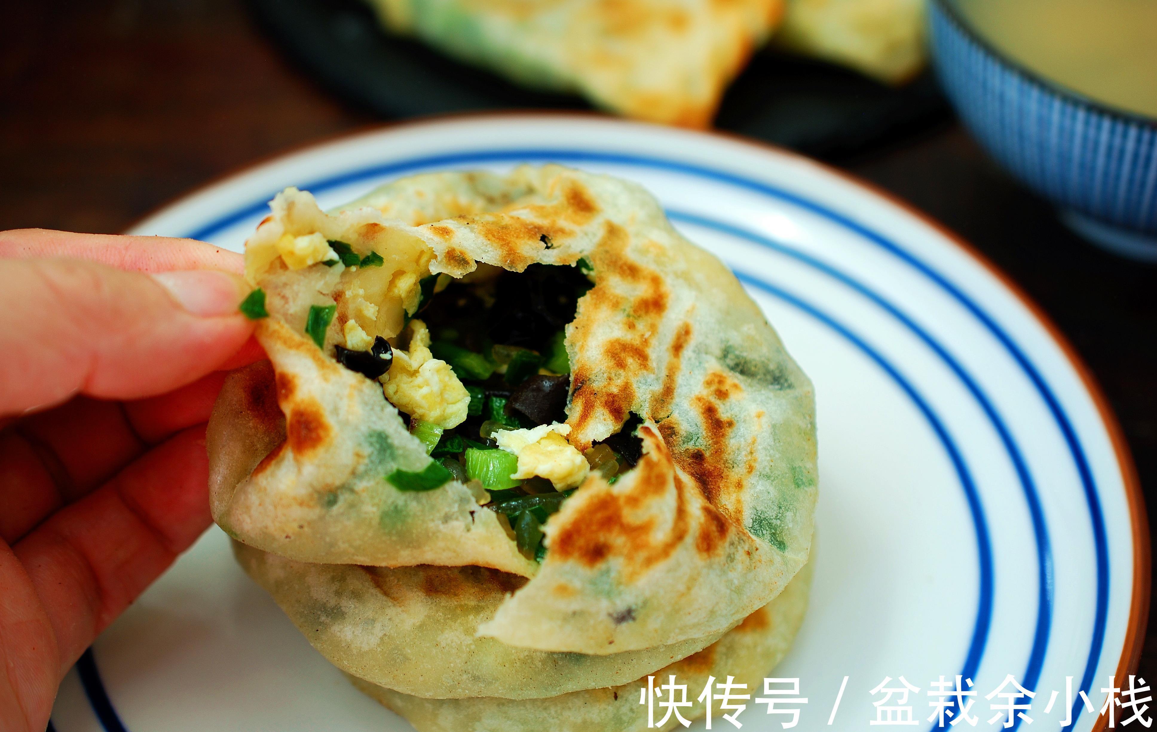 韭菜|这是婆婆烙的韭菜盒子,放了3天了还这么软,皮薄馅大,真香!