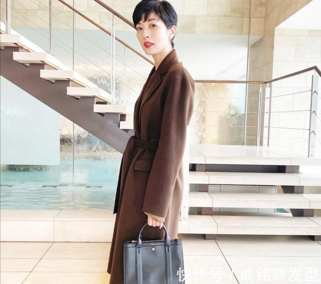 知性|最适合四十多岁女人的极简穿搭,知性优雅又高级,时髦又显气质