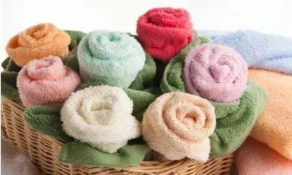 不管毛巾多脏多黄，在水里滴几滴，洗完的毛巾又软又干净，都学学