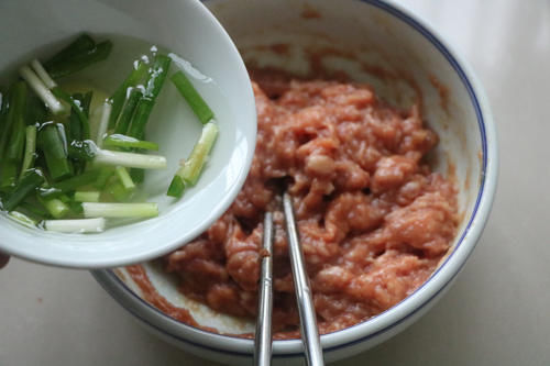 肉馅|早餐吃馄饨，肉馅儿这样调，鲜美又滑嫩，学会再也不想去外面吃了