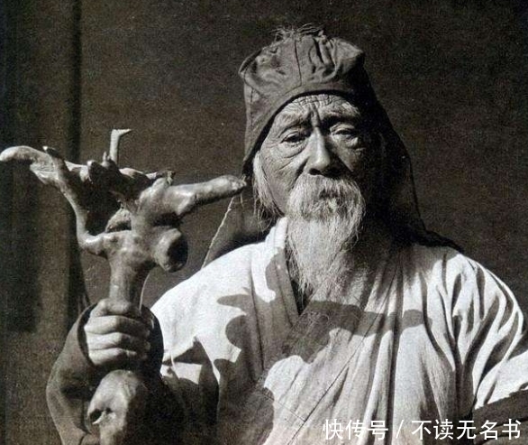 珍贵的老照片:民国时期的道士,那个葫芦放到现在价值连城