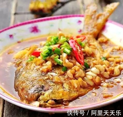 几道下酒家常菜,在家招待客人实惠又好吃,客人吃得很满意