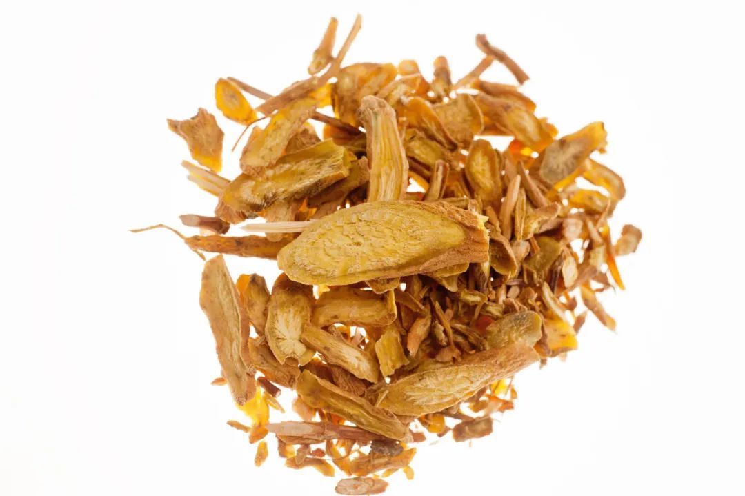 功效|黄芪泡水的3个天然“搭档”,可排毒降火,第三个很多人都不知道