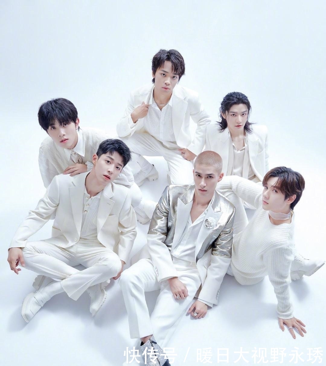 余景天后援会闯祸,官媒批评饭圈集资现象,十余家后援会被封禁!