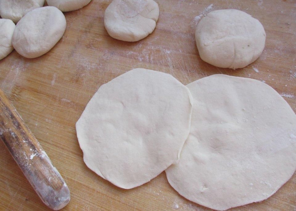 包子|蒸包子冷水上锅还是热水上锅？这些做对了不萎缩不塌馅，暄软好吃