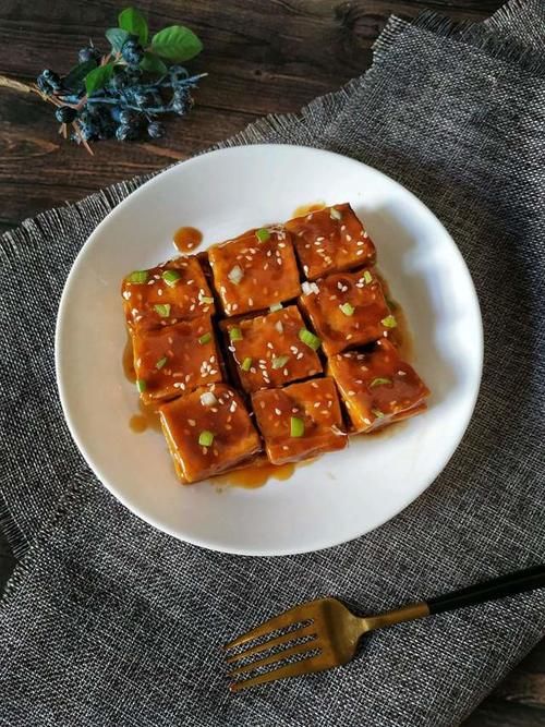 糖醋脆皮豆腐，外酥里嫩，酸酸甜甜大人孩子都爱吃，每次做都吃撑